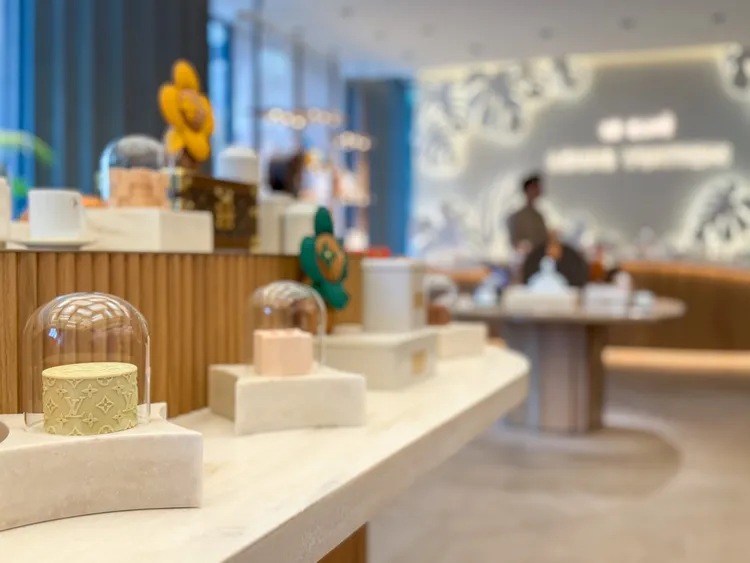 菜單上的每一款蛋糕店內均有展示樣式，如果不知道怎麼選擇可依展示詢問服務人員。S.H.攝