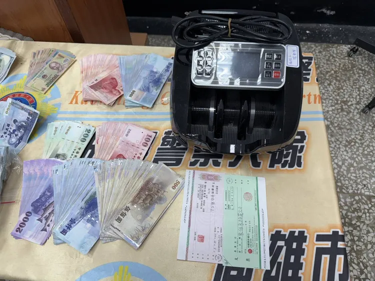 檢方查扣現金96萬餘元、外幣等物。翻攝畫面