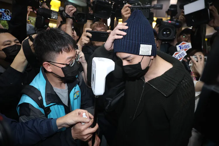 王大陸提前現身北車集合點，未回應現場媒體提問。彭欣偉攝