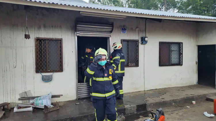 警消趕赴現場撲滅火勢。消防局提供