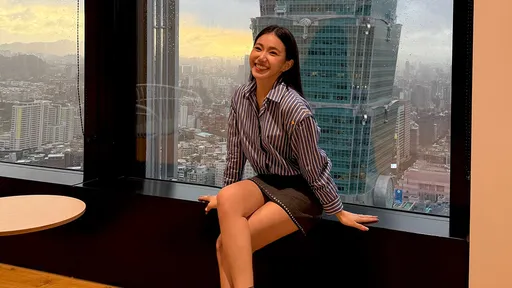 家寧「切割曾淑惠」聲明沒人信 網求教學:月薪5萬穿名牌出國吃大餐