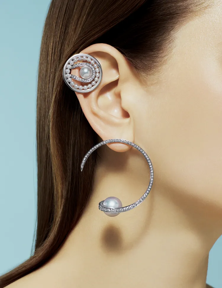 TASAKI Nacreous耳環（上）48萬8000元、Aurora鑽石珍珠白K金耳環（下），83萬2000元。品牌提供