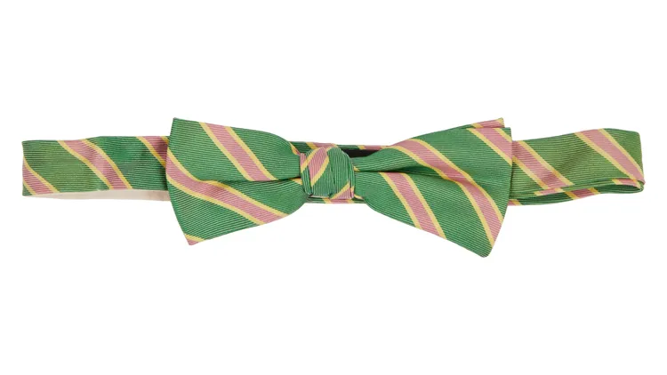 蘋果電腦創辦人賈伯斯生前的的綠色Wikes Bashford粉紅色條紋領結，以約117萬5000元台幣落槌。Julien’s Auctions提供