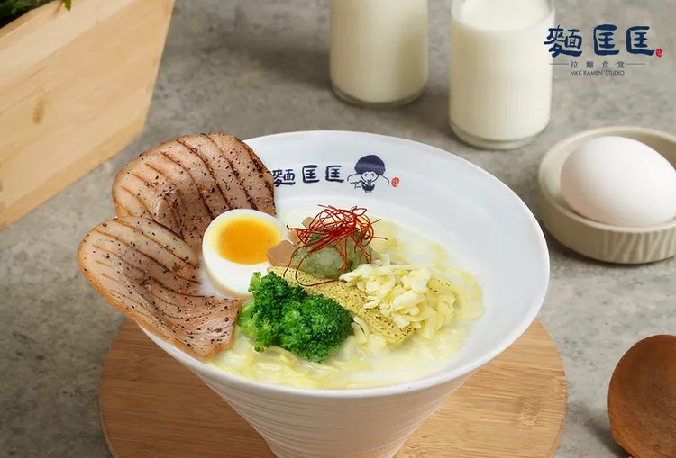 麵匡匡「濃濃香牛奶起司拉麵」售價165元。業者提供