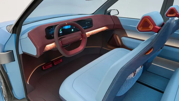 雙螢幕佈局已成為Kia近年來的標誌性設計，而單輻式八邊形方向盤則能讓駕駛更清楚地查看儀表資訊。原廠照片