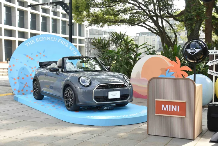 全新世代MINI Cooper Cabrio車系率先引進MINI經典S車型。業者提供