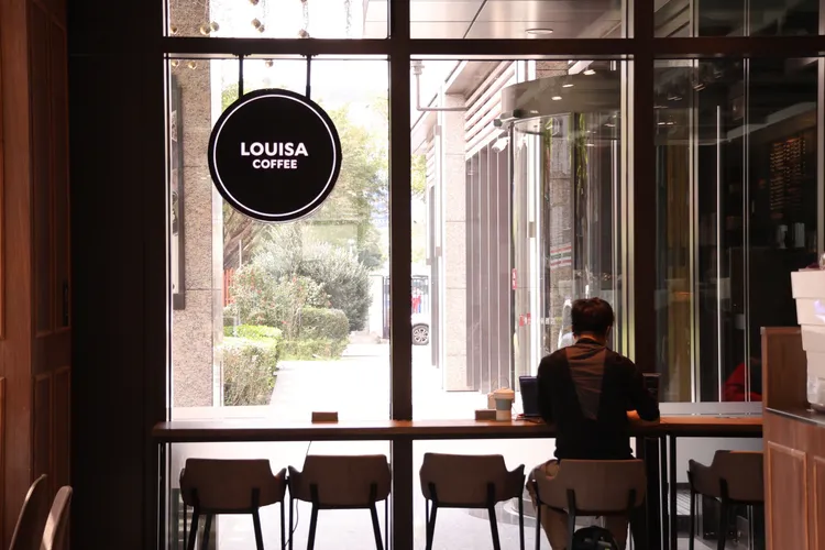 路易莎咖啡近3年維持500多家數量沒有大幅增加，黃銘賢表示，路易莎已邁入第19年展店策略須調整。莊宗達攝