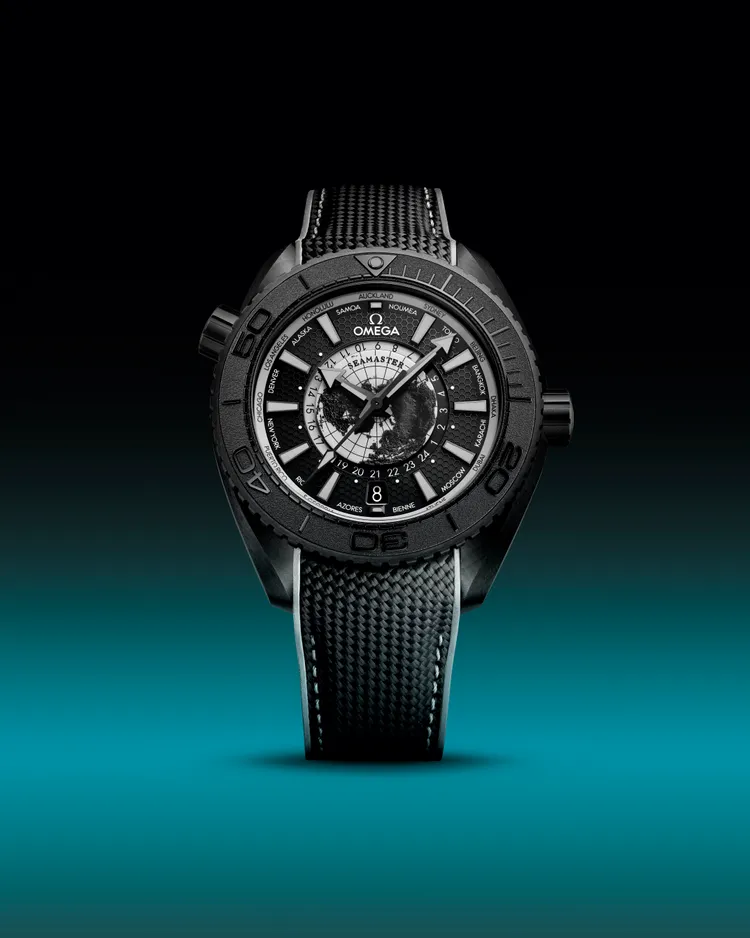 OMEGA海馬Planet Ocean 600米系列，45.5mm，黑色陶瓷錶殼搭配橡膠錶帶，49萬元。品牌提供