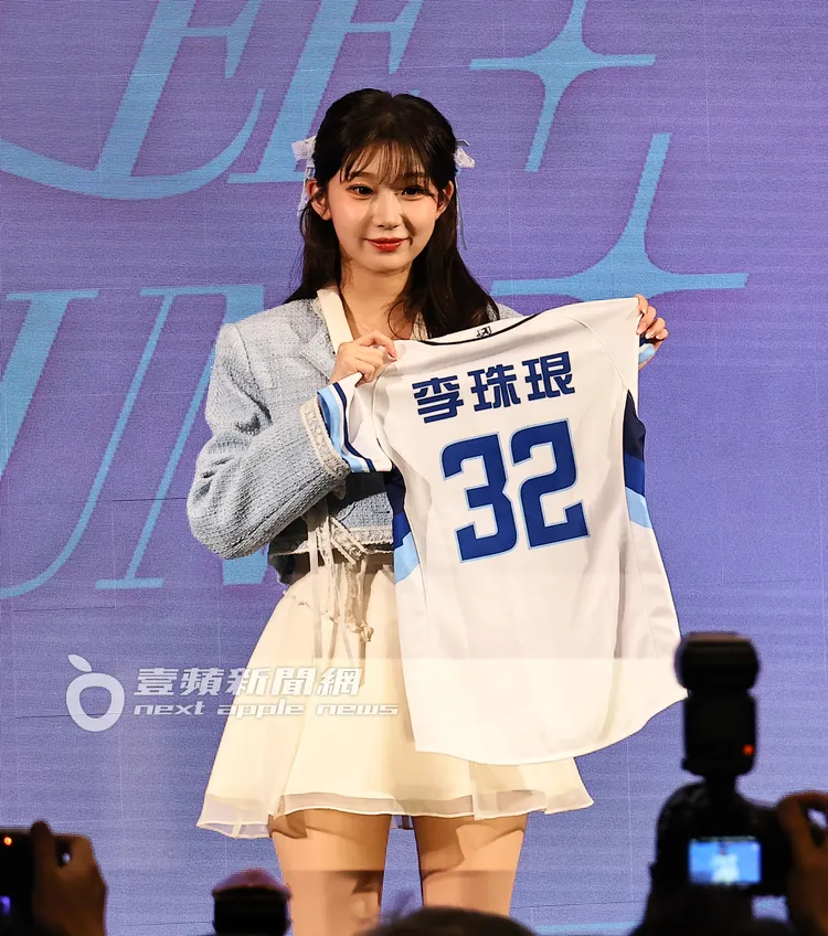 李珠珢球衣背號，沿用在起亞虎時期的32號。特勤中心攝