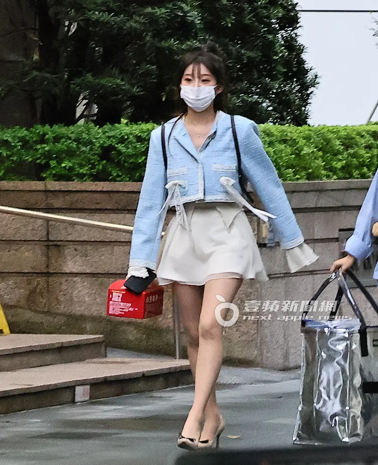 李珠珢踏著輕快步伐，準備回家享用三明治。特勤中心攝