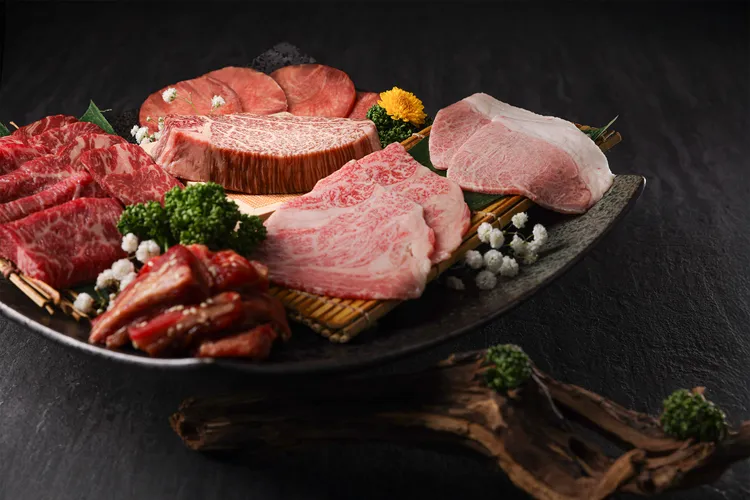 日本和牛盛合(4500元) A5菲力細緻油花深受老饕喜愛。業者提供