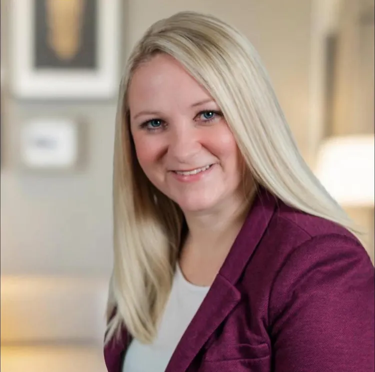 女子被肉搜發現是年資高達27年的房仲。翻攝自臉書