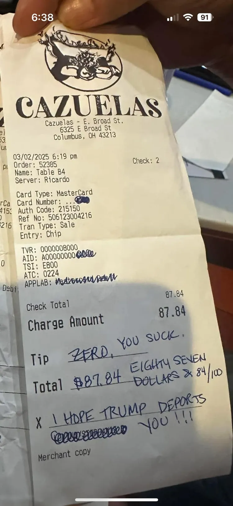 女子在帳單上留下歧視字眼。翻攝自臉書