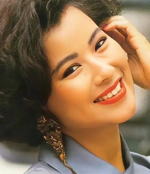 李美鳳有「電眼美人」之稱。翻攝微博