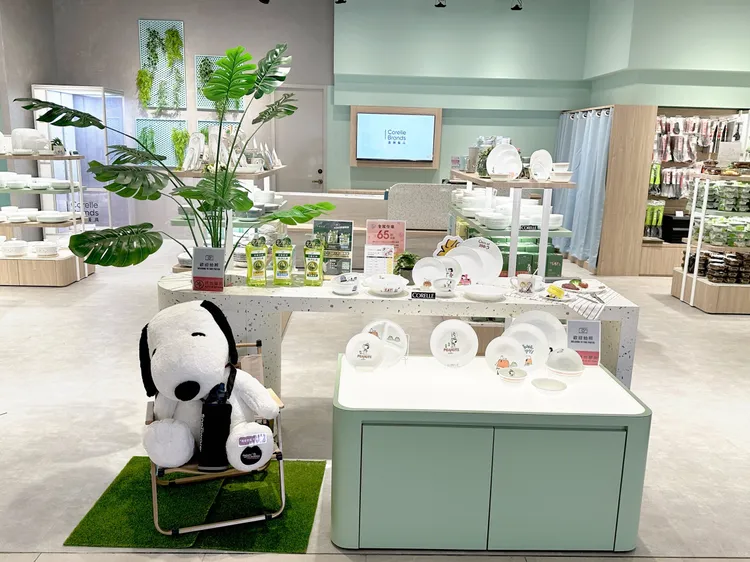 康寧餐具Mitsui Shopping Park LaLaport南港店擁有全台最多品項。業者提供
