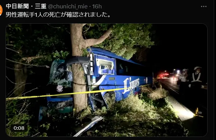 擋風玻璃嚴重毀損。中日新聞 三重X