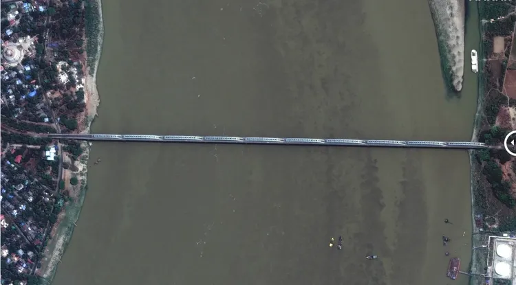 橫跨伊洛瓦底江的大橋原本的模樣。CNN