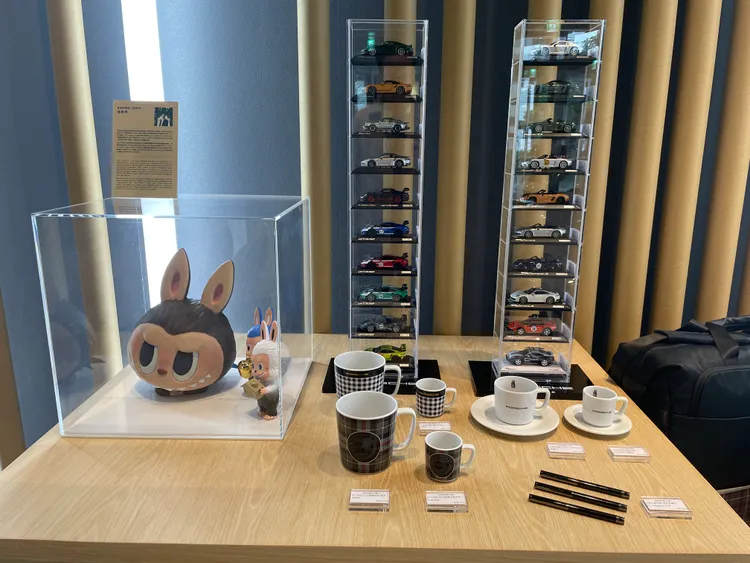 三位曾與新北保時捷中心深度合作及喜愛保時捷卓越工藝的藝術家進駐，為這次Porsche NOW 新店裕隆城全新概念店展示藝術跨界操刀。林浩昇攝