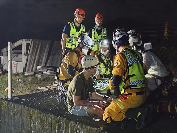 通過中型隊伍認證，代表彰化縣特搜隊具備36小時內無外援自主運作的能力。縣府提供