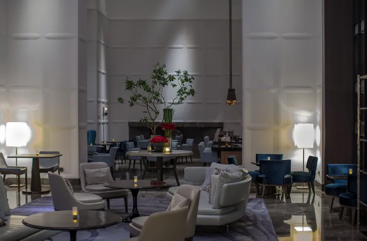 台北萬豪酒店Lobby Lounge，九米九挑高空間，無論是與親朋好友、同事餐敘都相當合適。業者提供