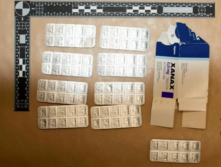 警方搜出鄒振浩的毒品與各種迷姦藥物。路透社
