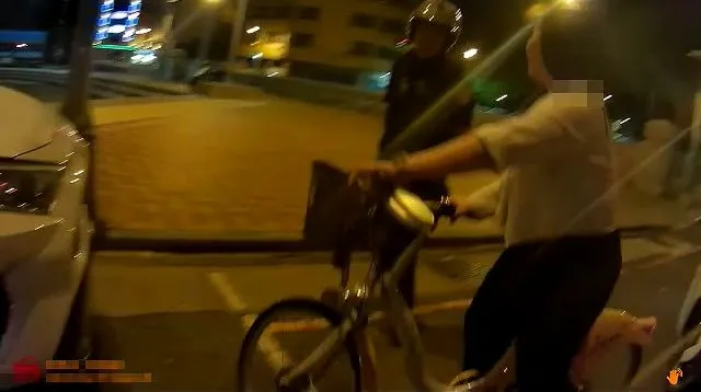 林女騎腳踏車酒測值超標。民眾提供