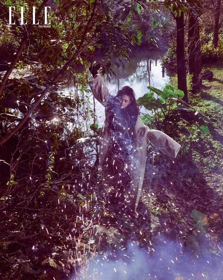 雷嘉汭拍攝《ELLE》封面。《ELLE》國際中文版提供