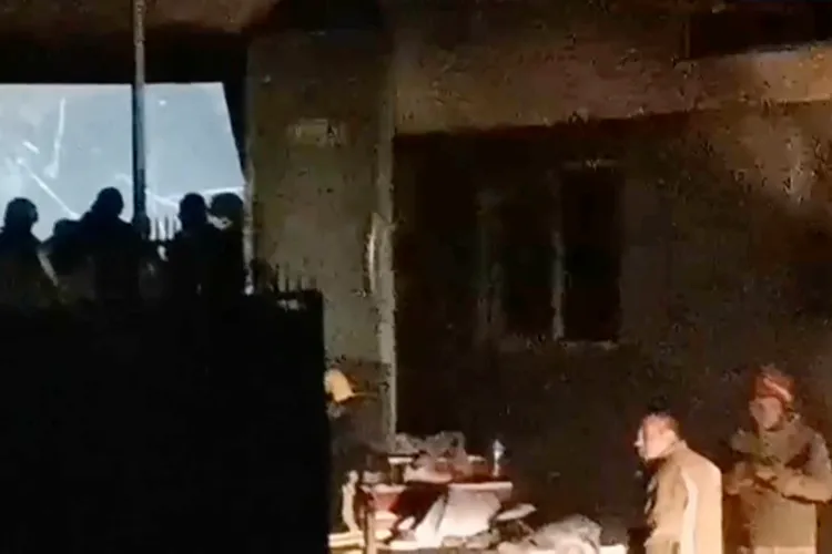 大火後的夜店。美聯社