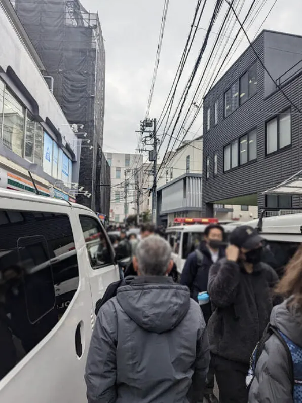 命案發生的補習街。翻攝自新潮社