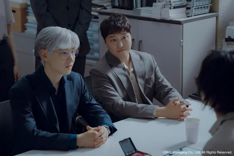 金大明（右）攜手李帝勳主演新劇《協商的技術》。Hami Video提供