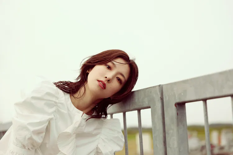 XinU曾來台拍MV，預告會與入圍過金曲、金音、金馬、金鐘等獎項的神祕嘉賓同台演出。霓虹綠洲音樂祭提供