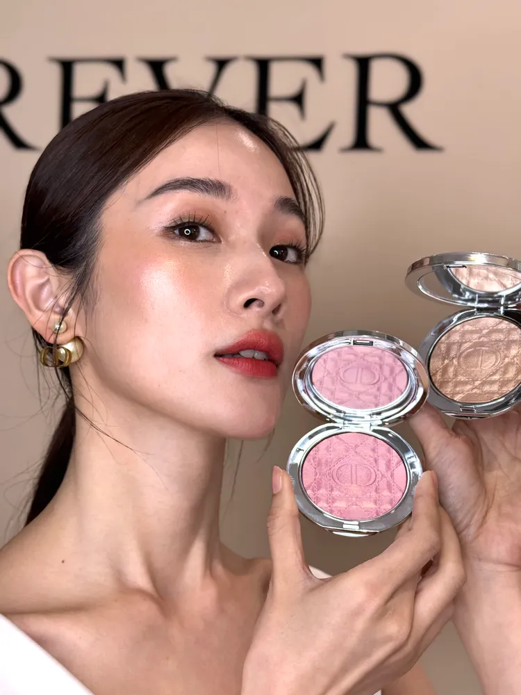 Model示範Dior超完美持久亮采餅。張家玲攝