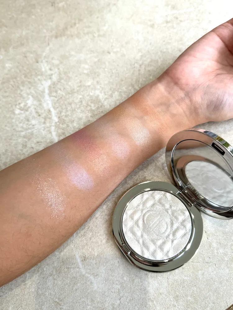 Dior超完美持久亮采餅。張家玲攝