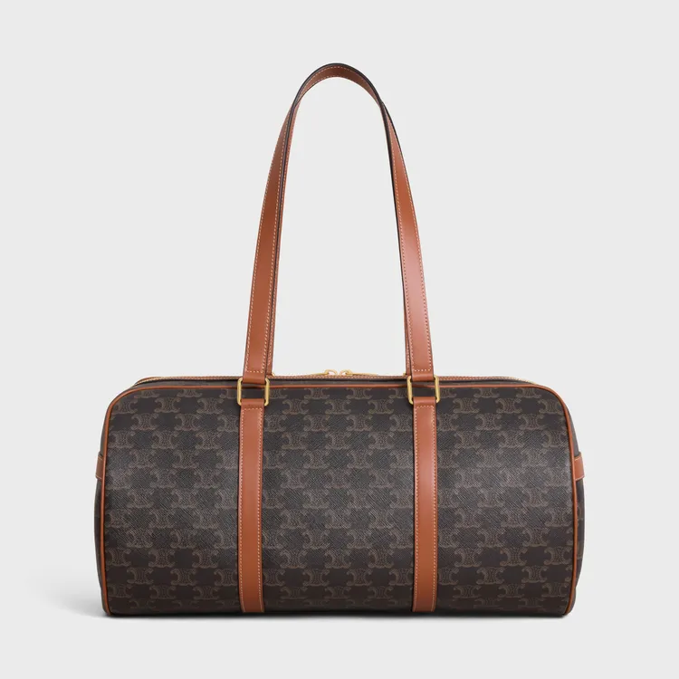 CELINE標誌印花牛皮革健身袋，6萬1000元。品牌提供