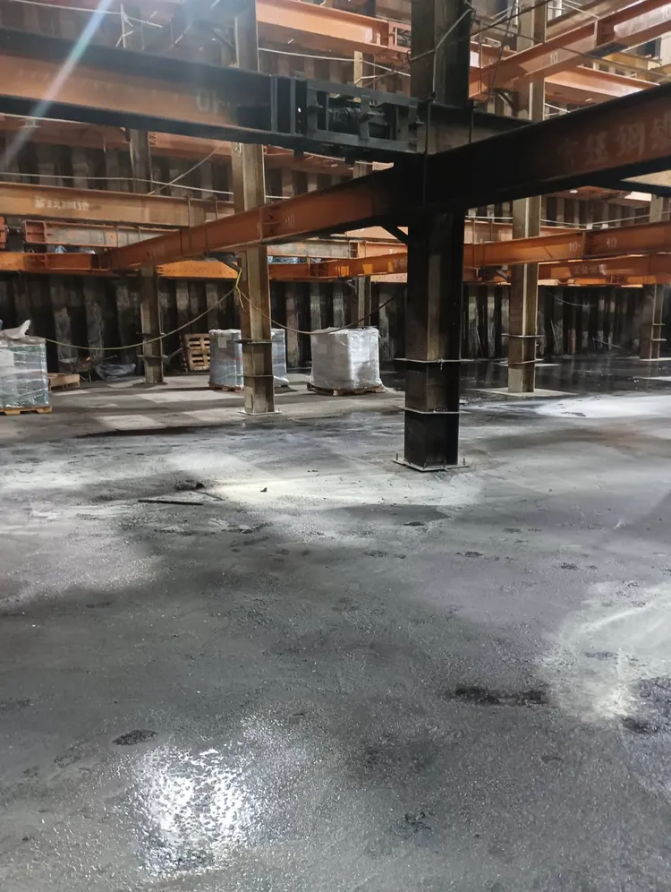 楠梓產業園區汙水池工地地下三層地基施工時燃燒瀝青，燃燒面積約1平方公尺，無人受傷受困。消防局提供