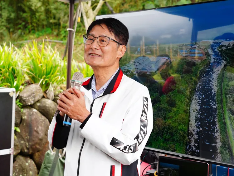 三芝八連溪護岸搶先完成，副市長陳純敬視察給予肯定，進入五月汛期防洪安全有保障。水利局提供