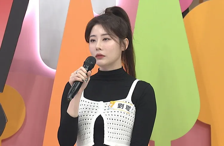 劉璇到德國留學桃花不斷。中天綜合提供