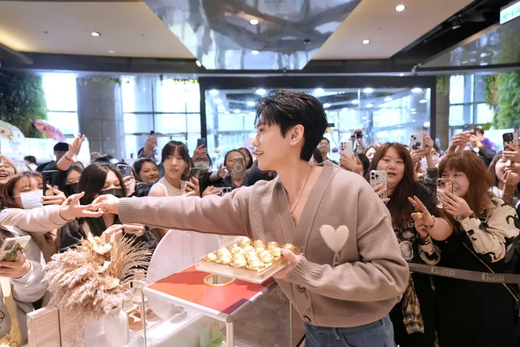 邱宇辰首唱《Candy》個人版  加碼預告2025個人新歌準備中。品牌提供