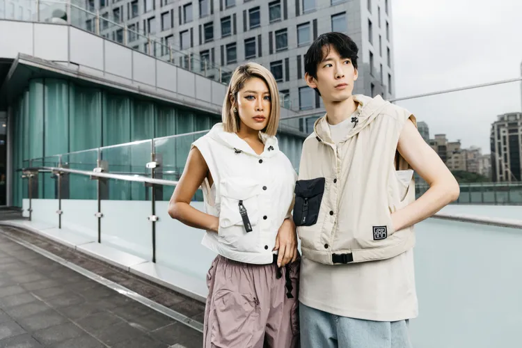 男女裝將現代戶外機能設計融入當代美學。品牌提供