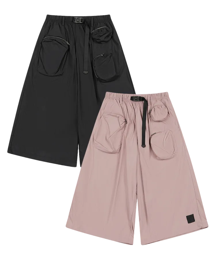 ofFroad輕行金屬拉鍊工裝寬褲，各4500元。品牌提供