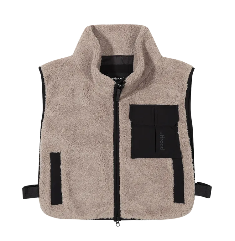 ofFroad Unisex羊毛立領層次短背心，6200元。品牌提供