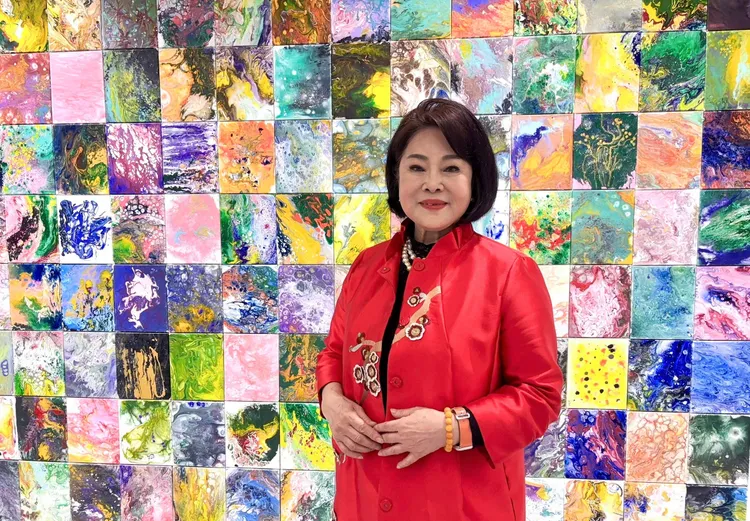 ▲謝麗美老師希望希望透過色彩繽紛、琳瑯滿目的作品，呈現出每個人不同記憶中的美好台灣。