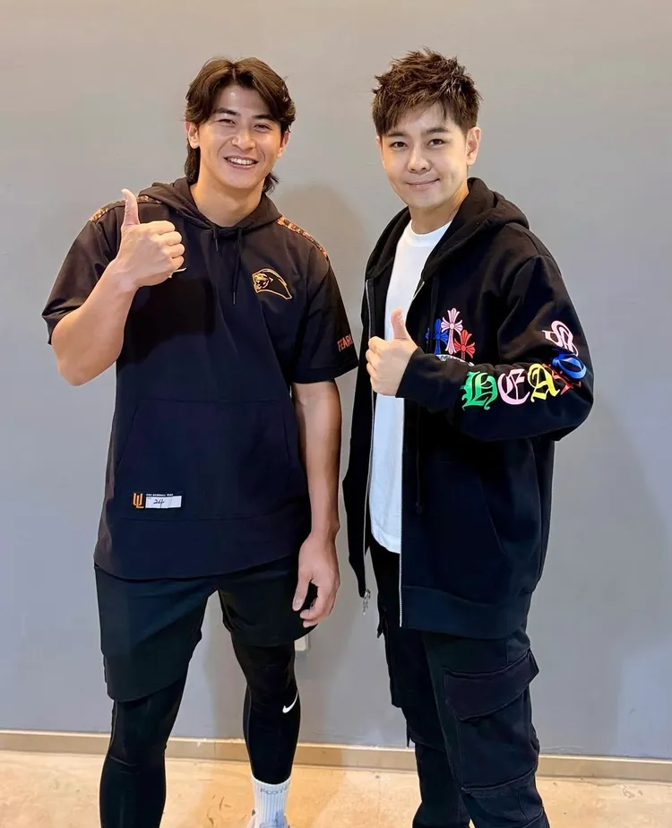 台灣隊長陳傑憲（左）與林志穎開心合影，兩大男神「神級同框」。翻攝林志穎IG