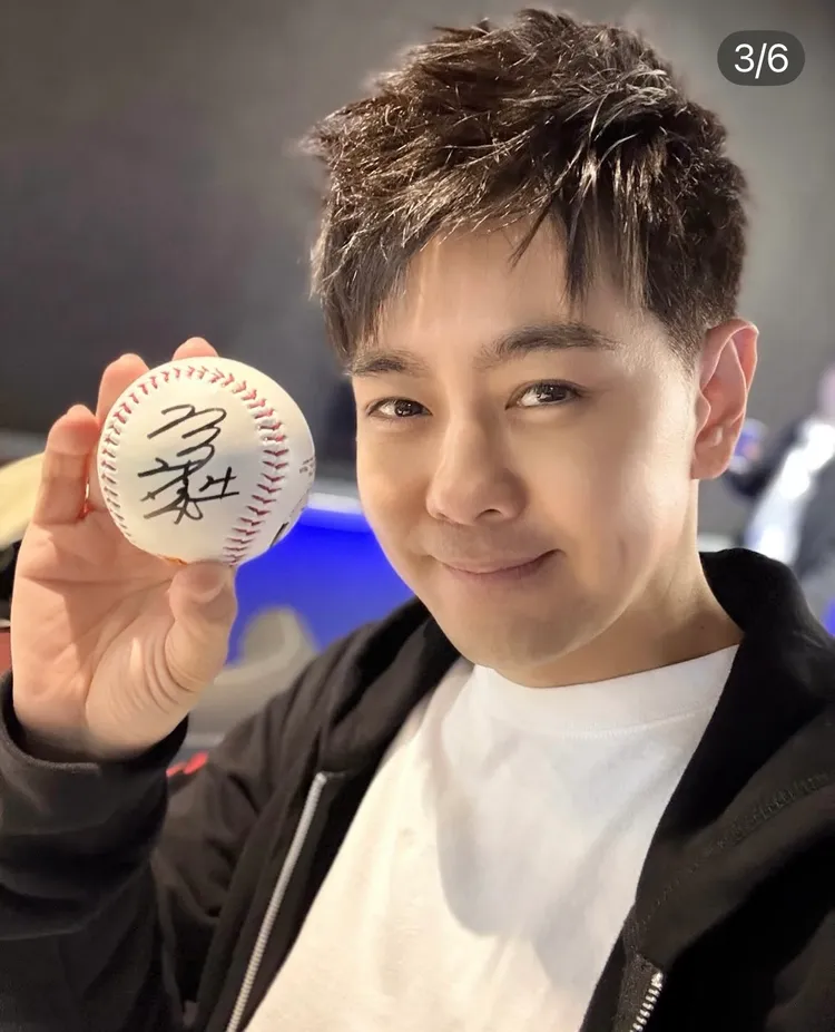 林志穎開心秀出陳傑憲的簽名球。翻攝林志穎IG