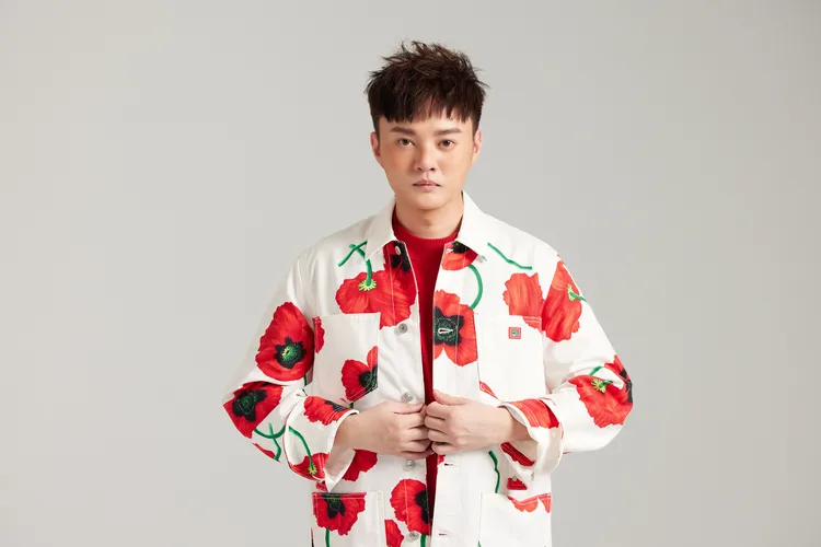 金曲歌王許富凱首次登上三大日演出。屏東縣政府提供