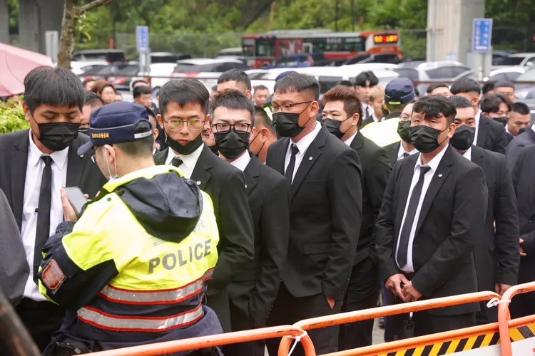 警方派出400名警力，維護秩序並且嚴格盤查。特勤中心攝