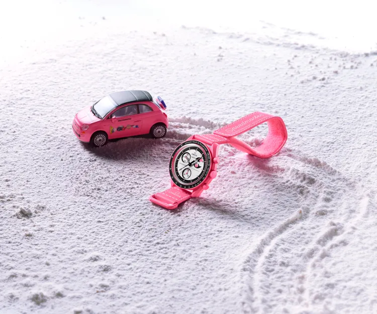 Swatch X Omega推出「粉紅月亮」聯名錶。品牌提供