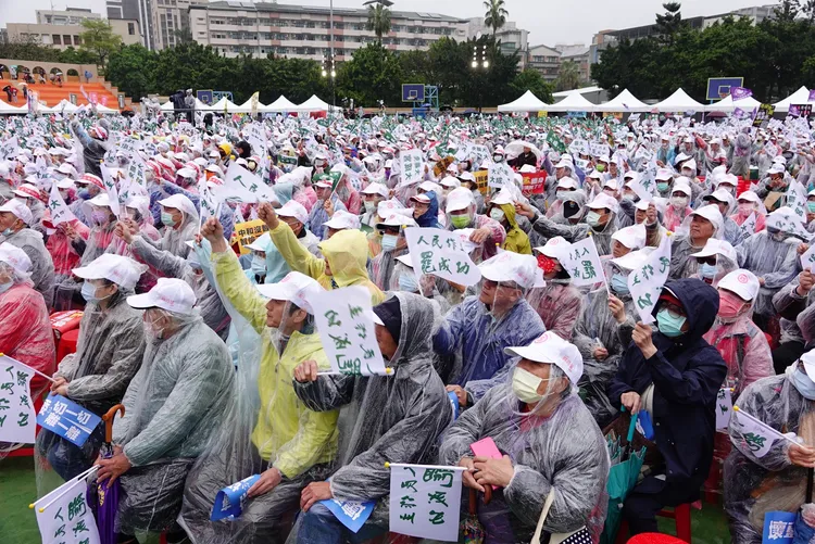 蘇巧慧說，今天不管來多少人，民進黨都非常感謝，最重要的是把這些熱情與擔憂化成具體行動，大家一起守下台灣民主。記者莊宗達攝