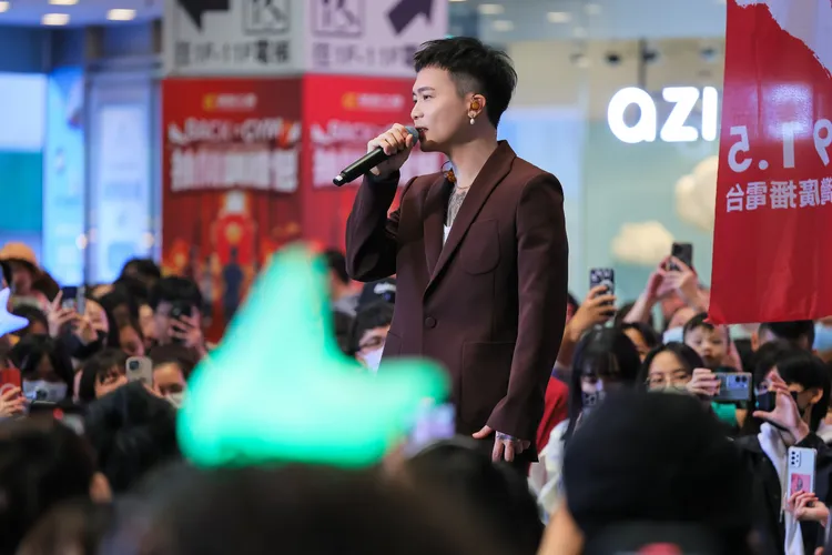 蕭秉治首唱新歌《想悄悄住進你的靈魂》。圖／相信音樂提供