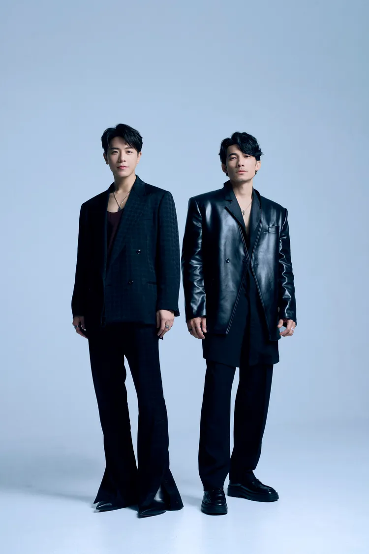 韋禮安（左）挑戰唱越南語，合作越南影帝連炳發。圖／索尼音樂提供